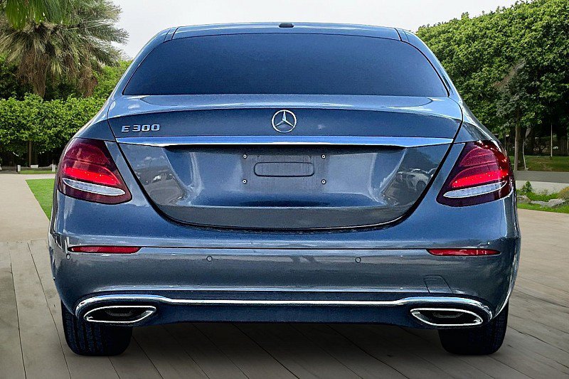 Used 2017 Mercedes-Benz E 300 image 3