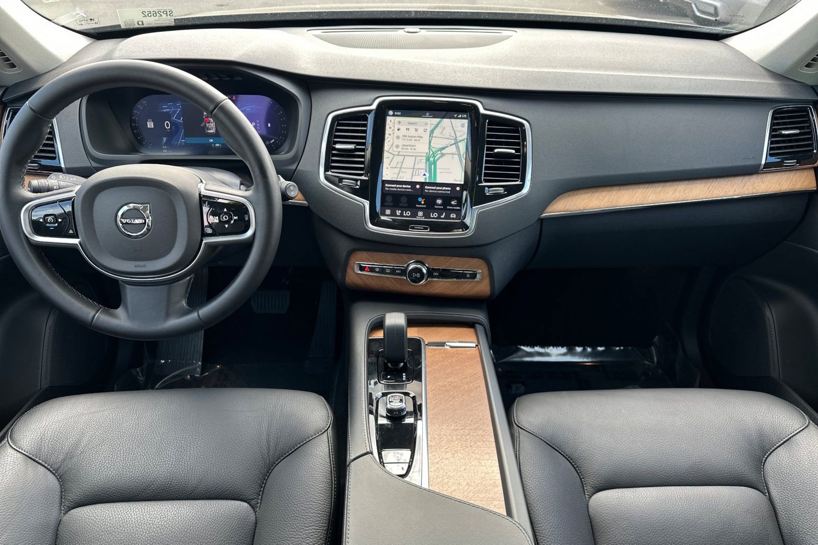 Certified 2025 Volvo XC90 B6 Plus image 3