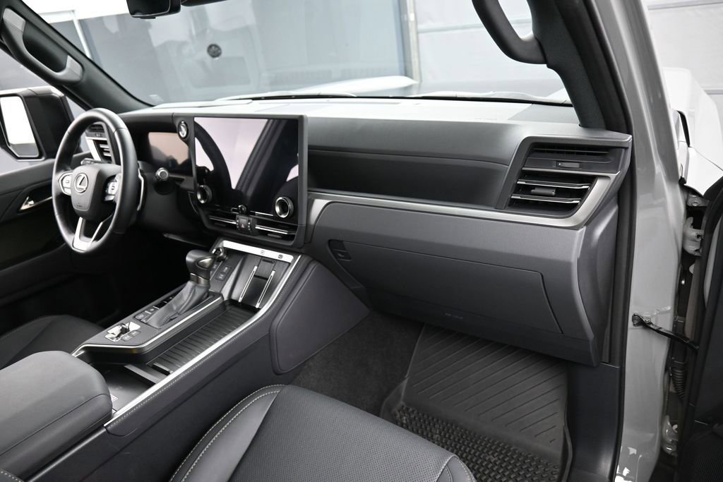 Used 2024 Lexus GX 550 AWD/4WD image 31