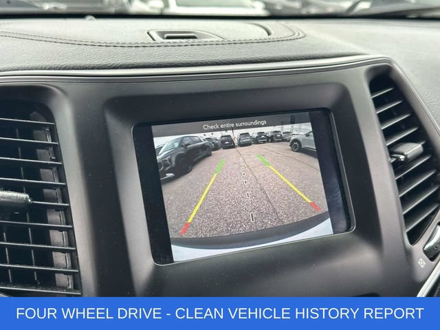 Used 2019 Jeep Cherokee Latitude Plus w/ Comfort/Convenience Group AWD/4WD image 4