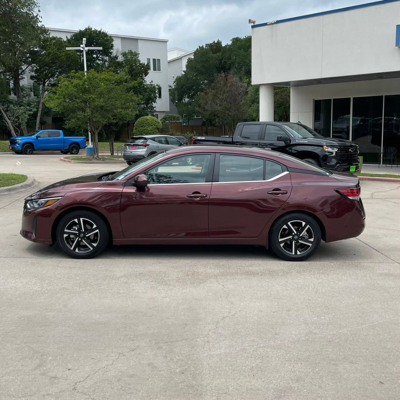 Used 2024 Nissan Sentra SV FWD image 3