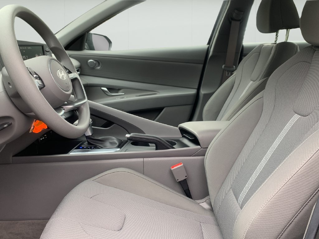 Certified 2026 Hyundai Elantra SE w/ Cargo Package FWD image 14
