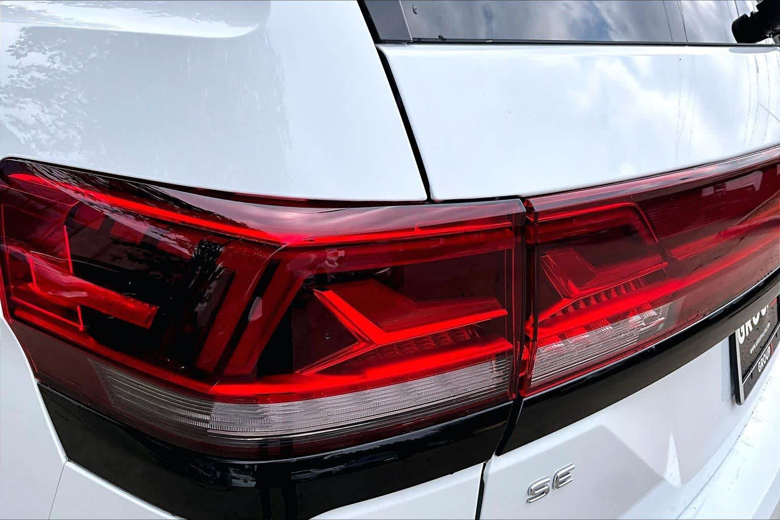 Used 2024 Volkswagen Atlas Peak Edition SE AWD/4WD image 28