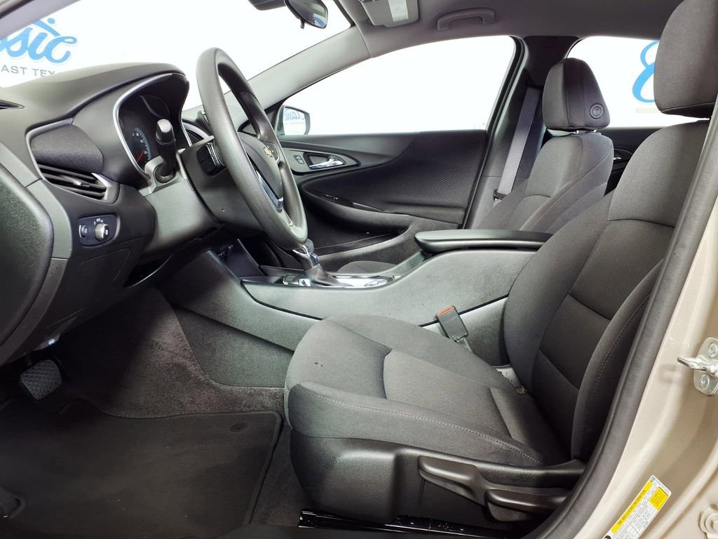 Used 2025 Chevrolet Malibu LS image 8