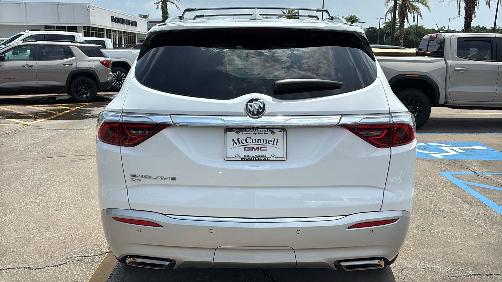 Certified 2024 Buick Enclave Essence AWD/4WD image 6