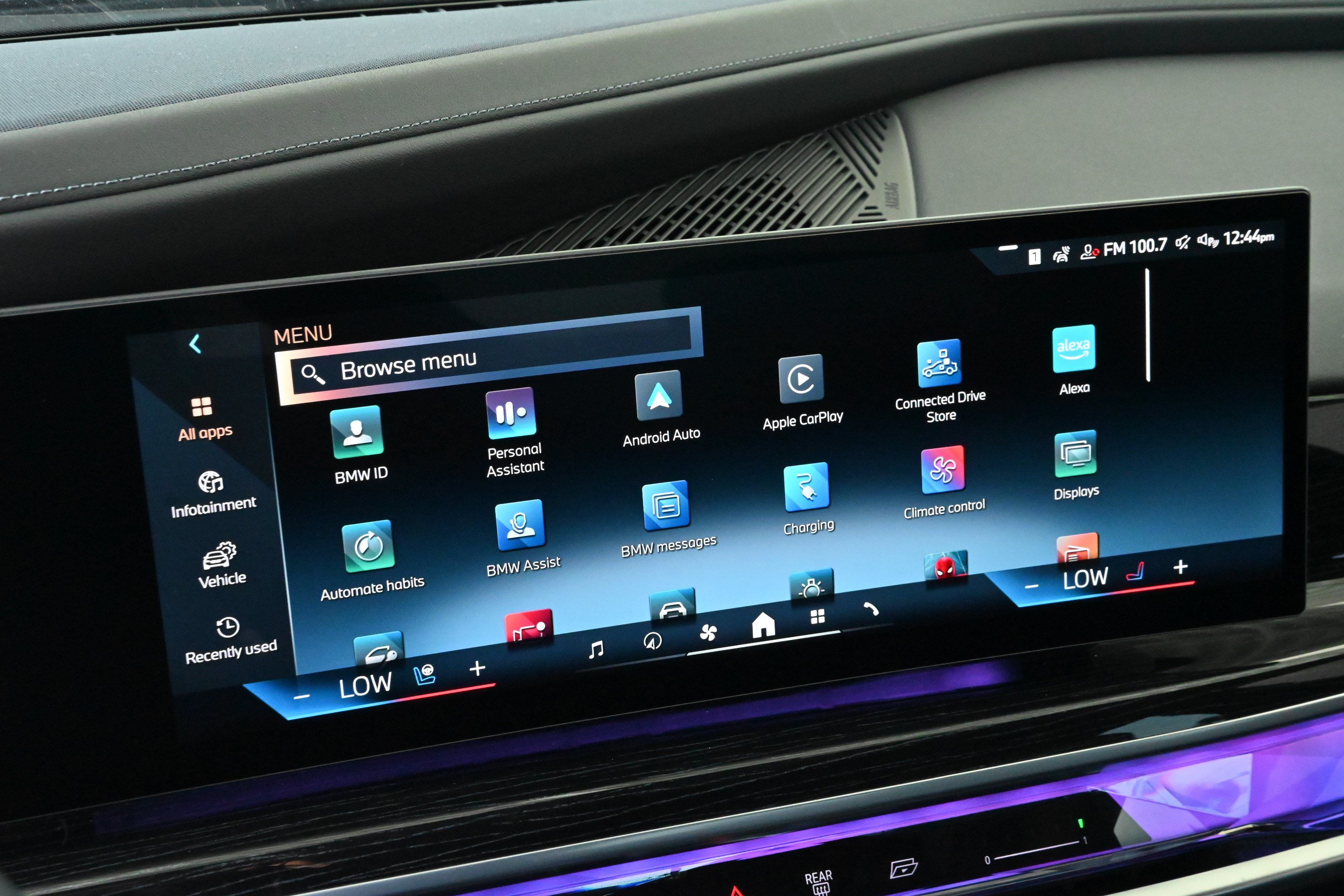 Certified 2024 BMW i7 eDrive50 w/ M Sport Package RWD image 32