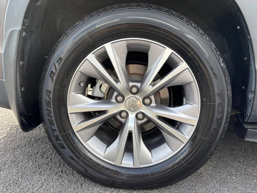 Used 2014 Toyota Highlander XLE FWD image 13