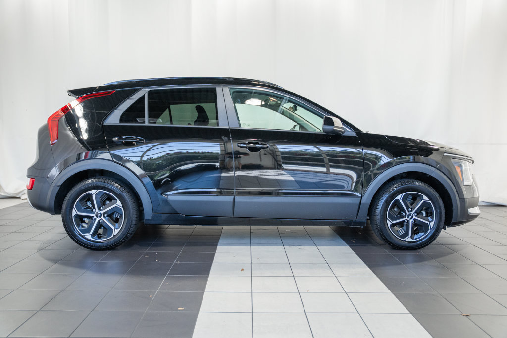 Used 2024 Kia Niro LX FWD image 3