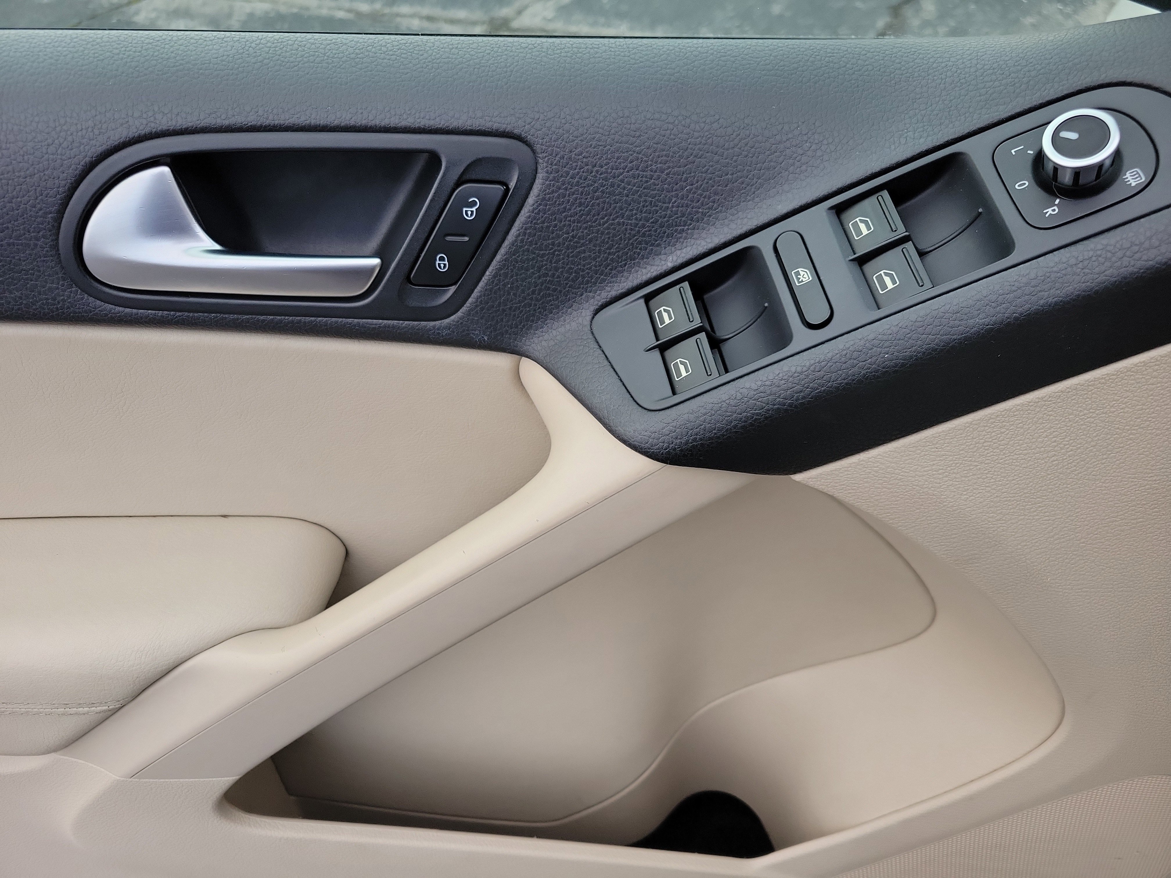 Used 2013 Volkswagen Tiguan SEL image 8