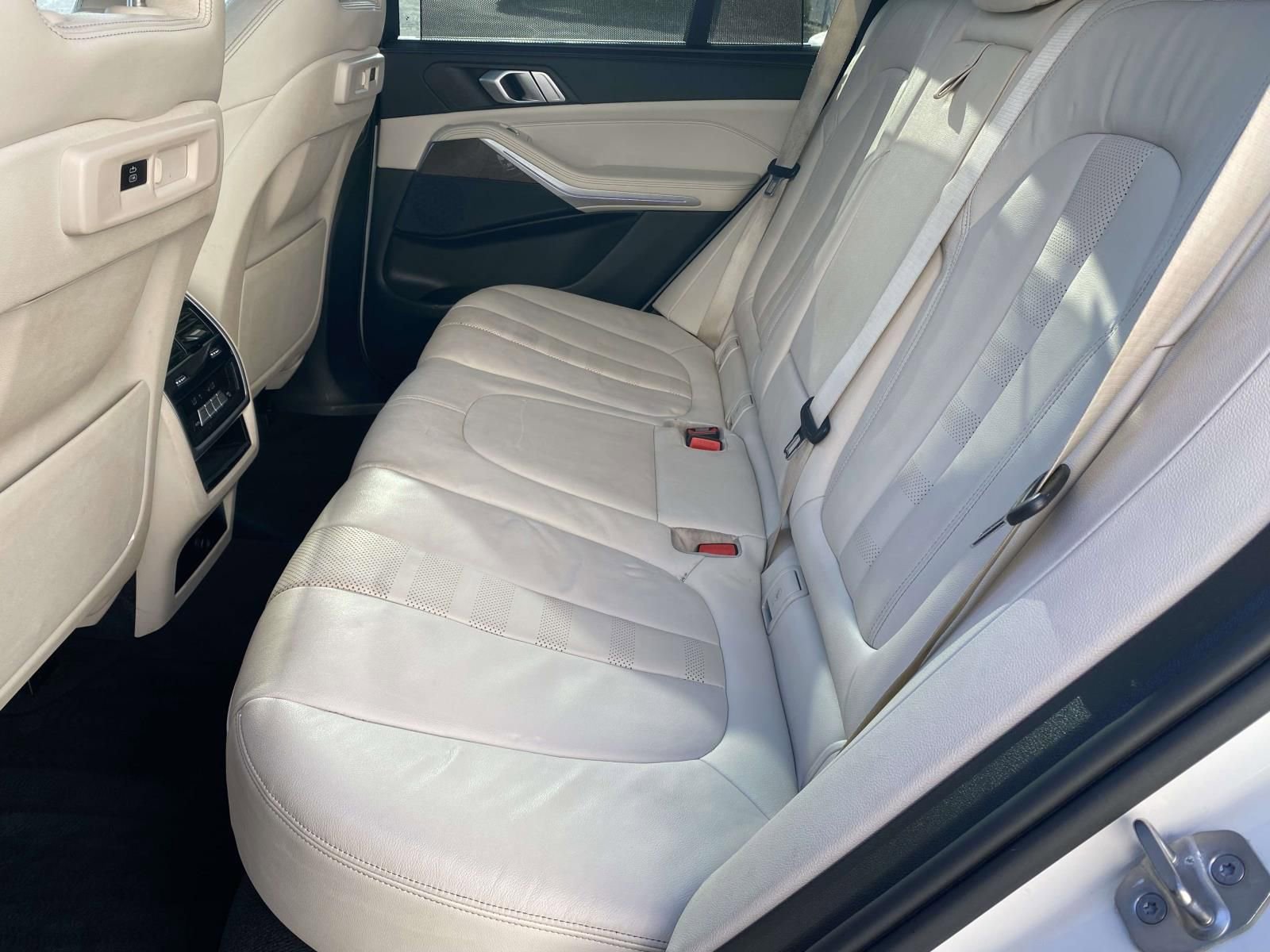 Used 2022 BMW X5 sDrive40i w/ Executive Package image 11