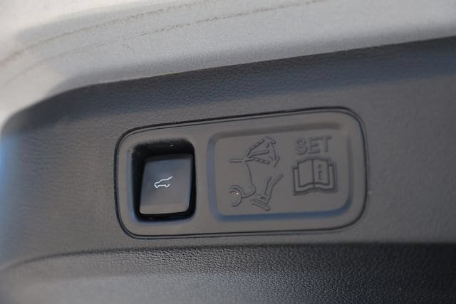 Used 2020 Ford Expedition Limited w/ Equipment Group 301A RWD image 32