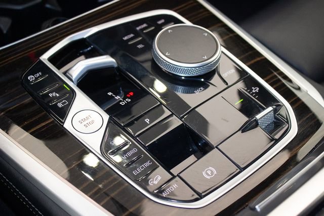 Used 2025 BMW X5 xDrive50e image 32