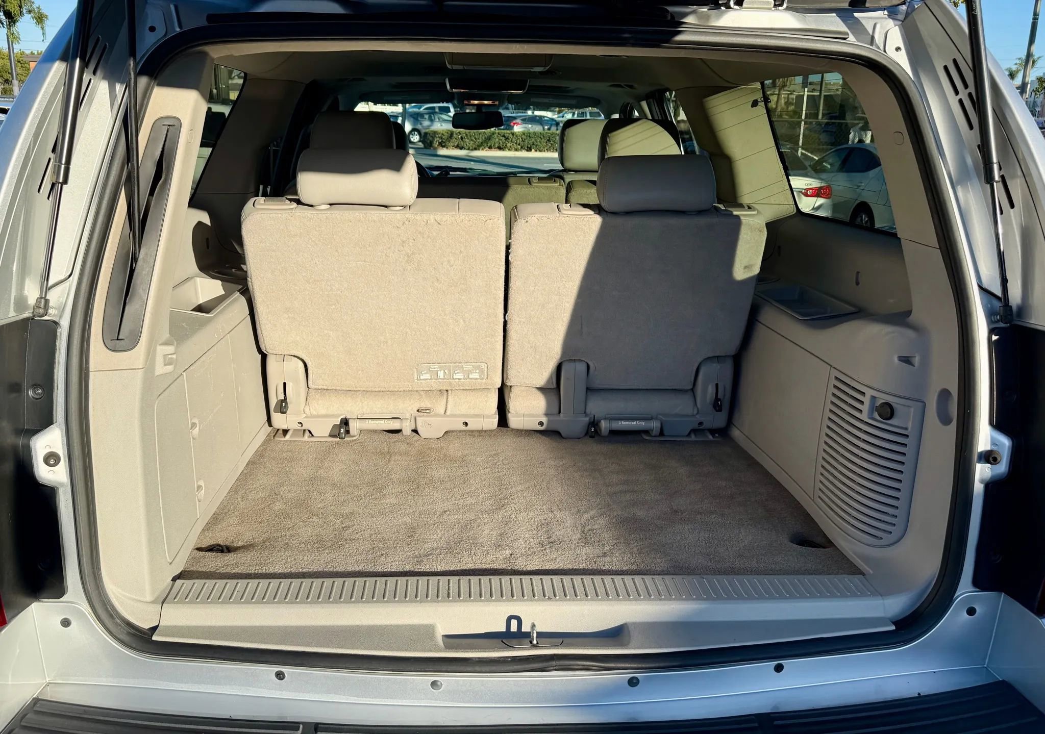 Used 2014 Chevrolet Suburban LT w/ Luxury Package image 7