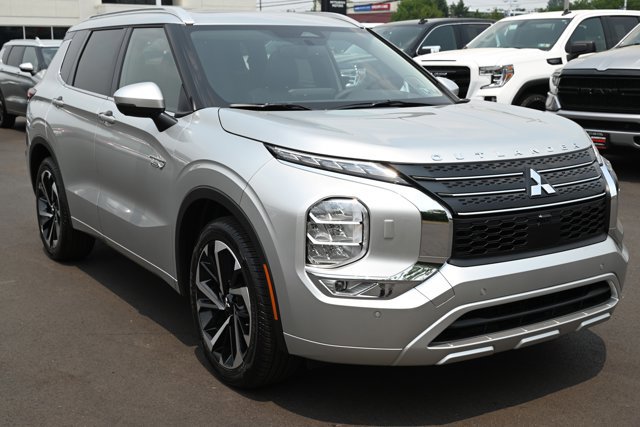 New 2023 Mitsubishi Outlander SEL image 4