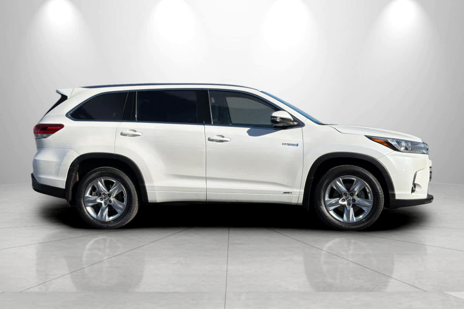 Used 2017 Toyota Highlander Limited AWD/4WD image 8