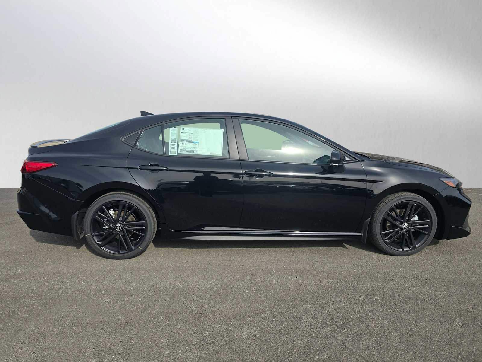 New 2026 Toyota Camry Hybrid image 2