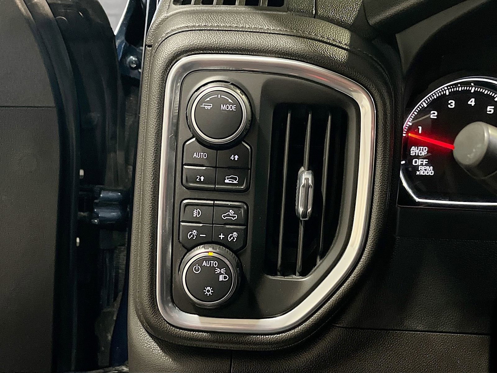 Used 2022 Chevrolet Silverado 1500 RST w/ Convenience Package II image 10