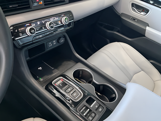 Certified 2025 Honda Pilot Touring image 17