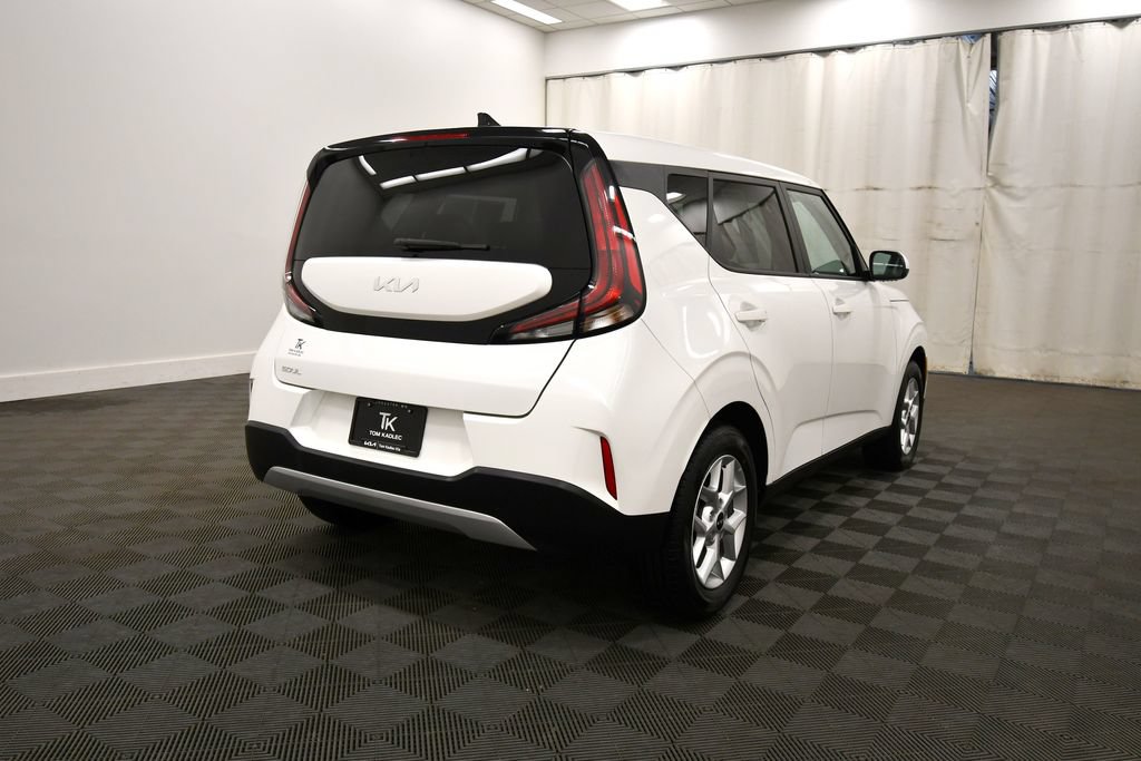 Certified 2025 Kia Soul LX FWD image 8