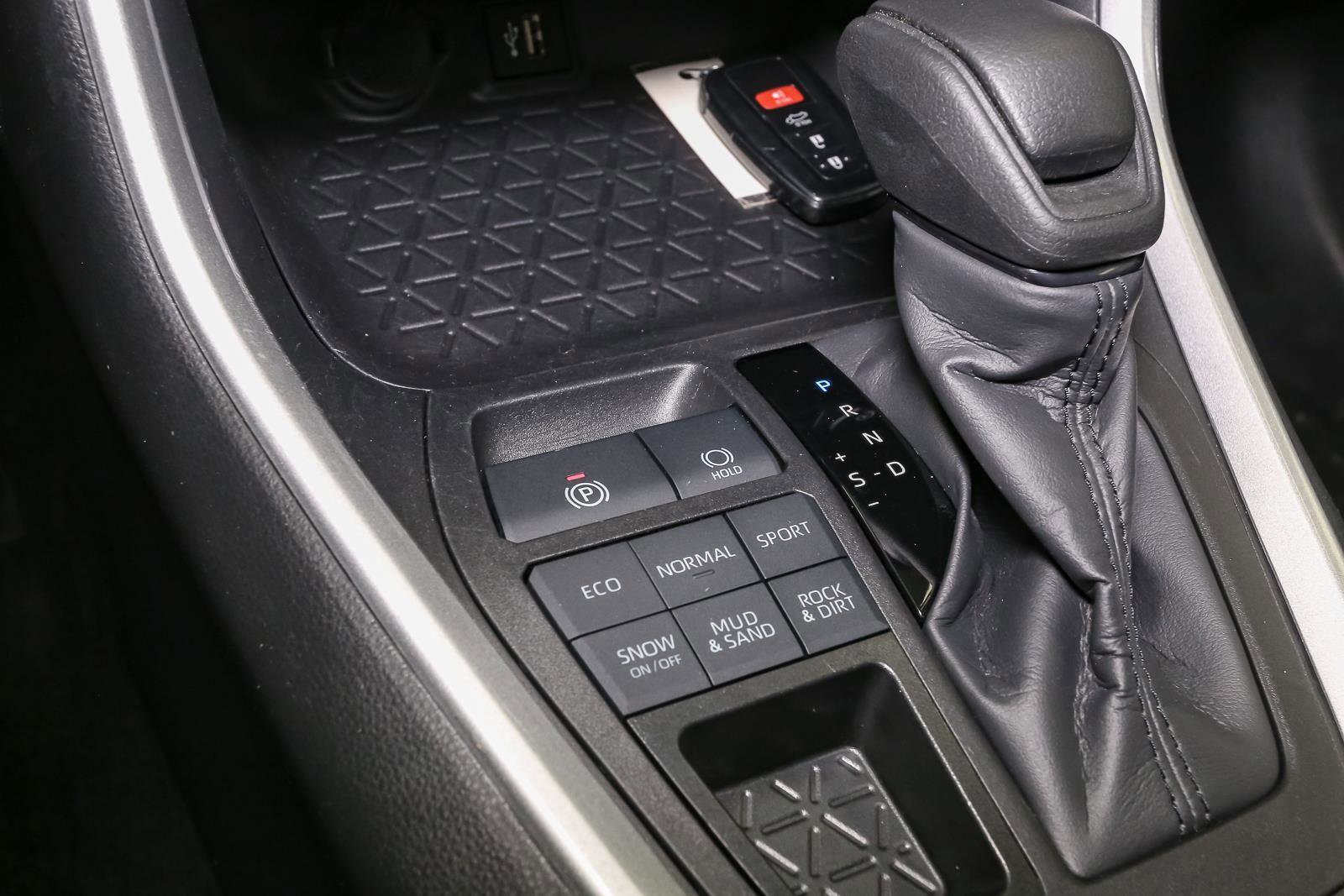 Used 2024 Toyota RAV4 XLE w/ Convenience Package image 33