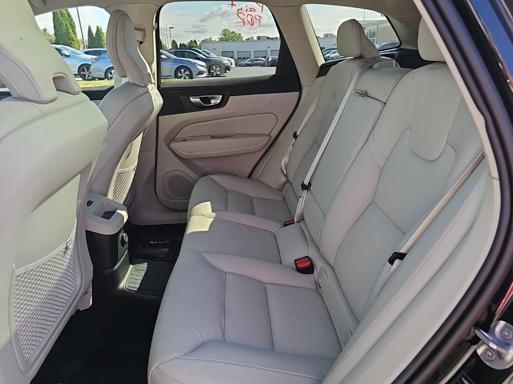 Certified 2024 Volvo XC60 T8 Plus w/ Protection Package Premier AWD/4WD image 12