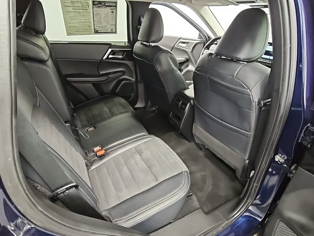 Used 2024 Mitsubishi Outlander SE image 37