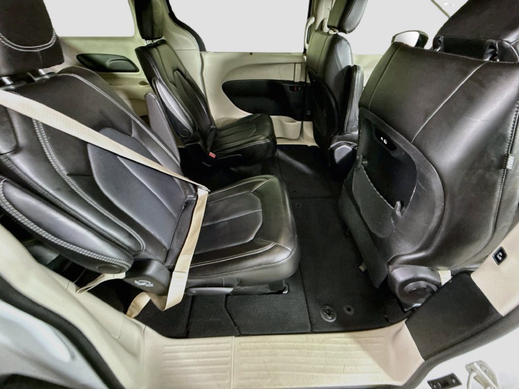Used 2024 Chrysler Pacifica Touring-L FWD image 31