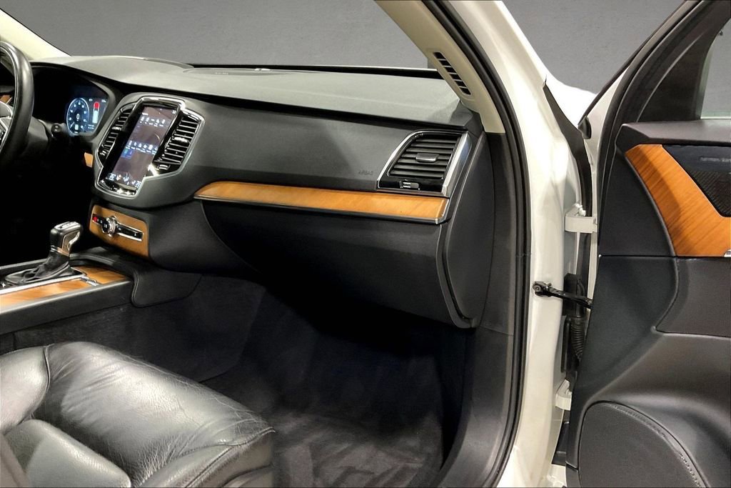 Certified 2022 Volvo XC90 T6 Momentum w/ Advanced Package AWD/4WD image 25