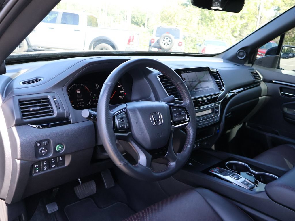 Certified 2025 Honda Ridgeline Black Edition image 16