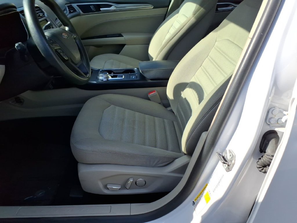 Used 2019 Ford Fusion SE FWD image 13
