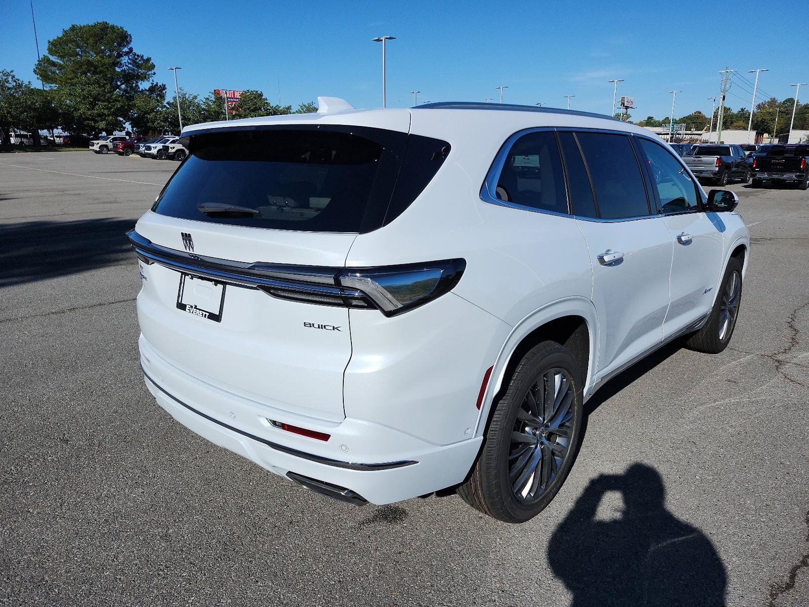 New 2026 Buick Enclave Avenir w/ Super Cruise Package AWD/4WD image 3