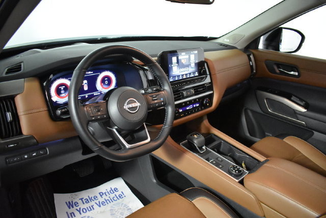 Used 2025 Nissan Pathfinder Platinum AWD/4WD image 13