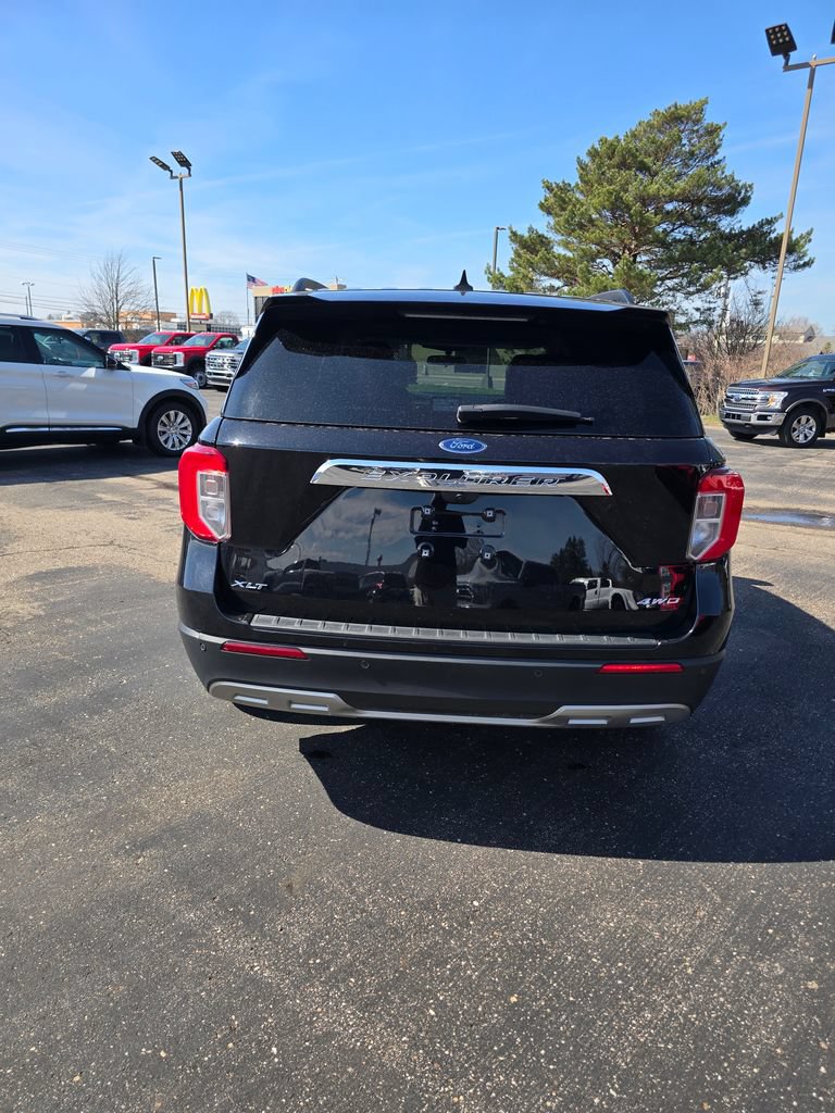 Certified 2023 Ford Explorer XLT w/ Equipment Group 202A AWD/4WD image 4