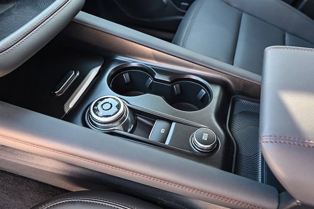 Used 2025 Ford Explorer Active w/ Active Comfort Package image 23