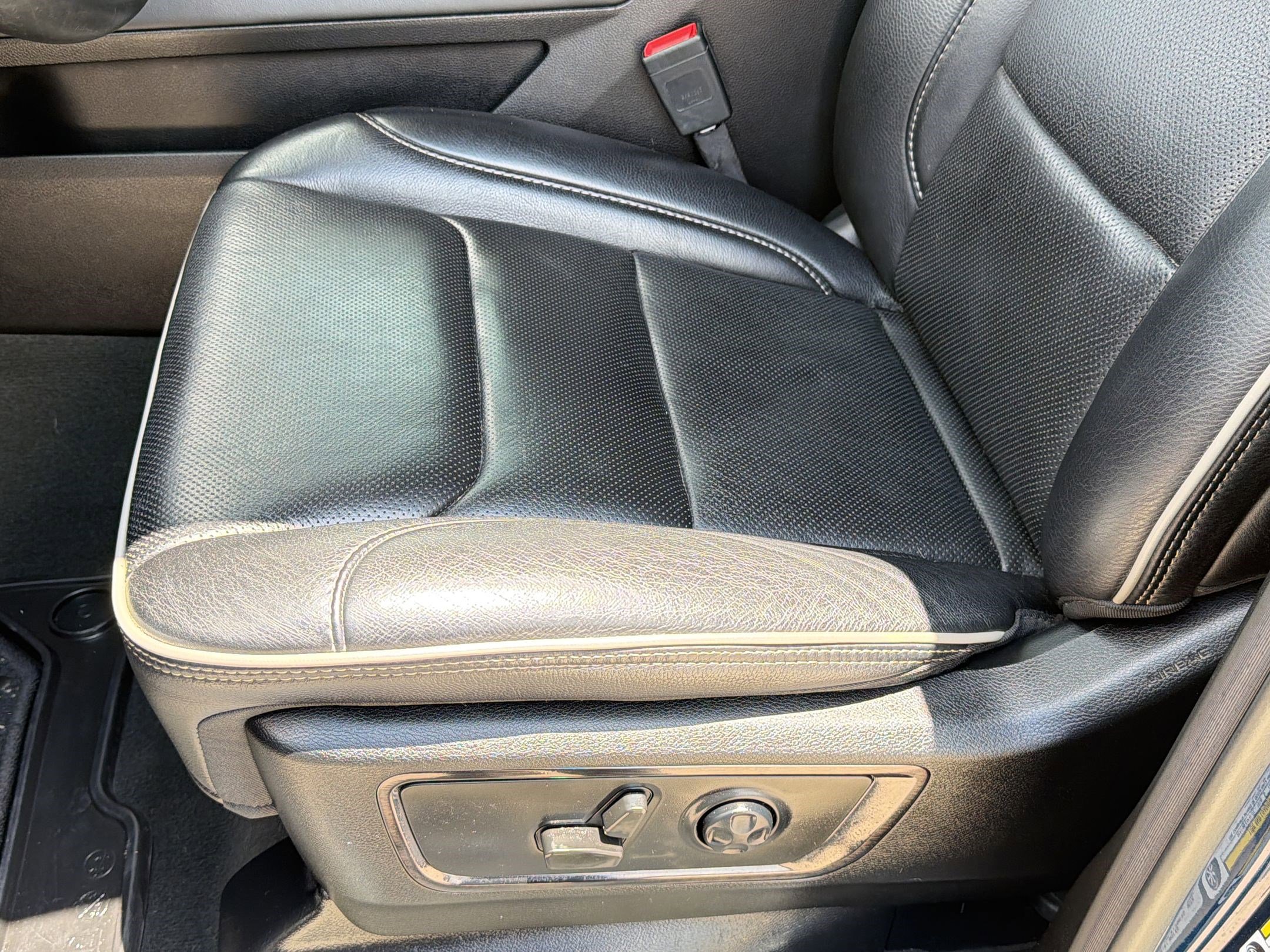 Used 2022 RAM 1500 Limited w/ Body Color Bumper Group AWD/4WD image 14