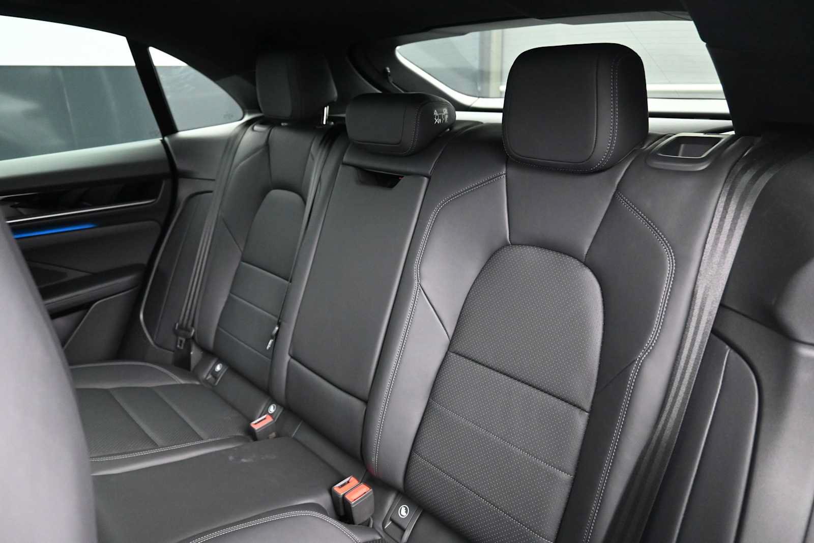 Certified 2025 Porsche Macan Electric RWD image 17