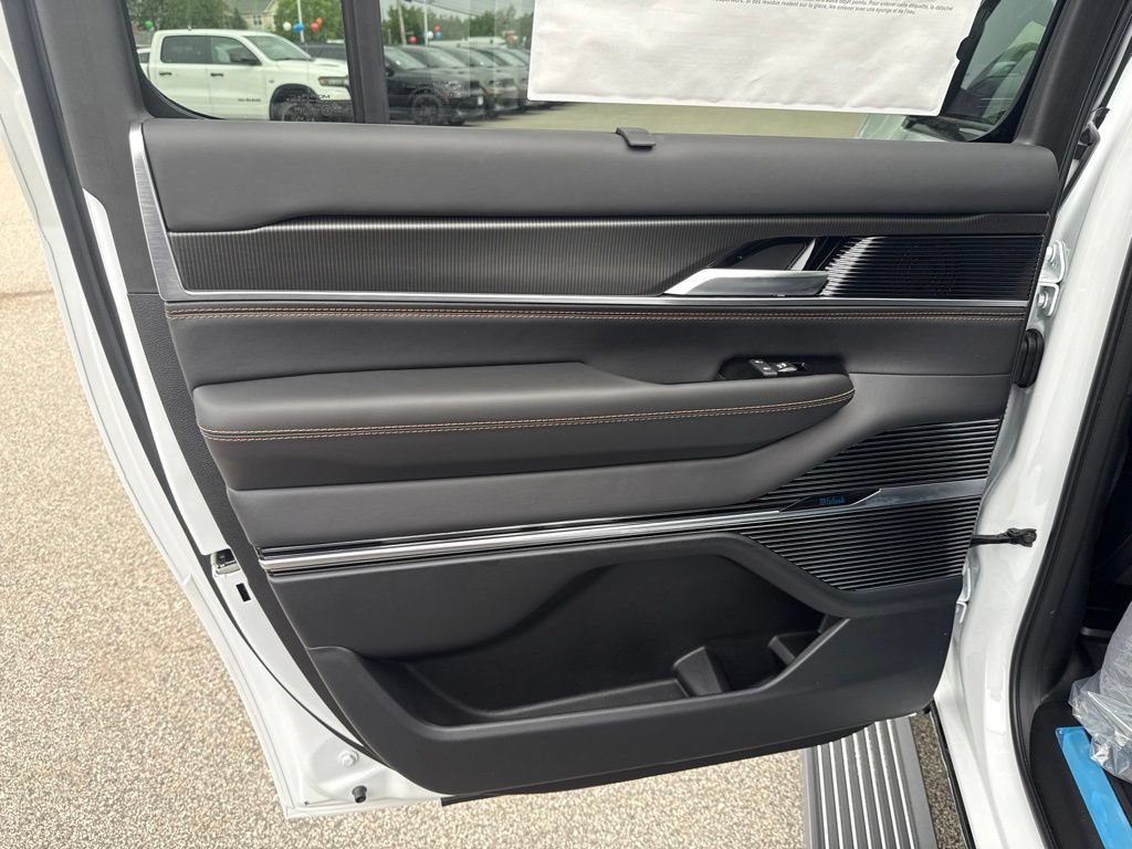 New 2026 Jeep Grand Wagoneer L Summit AWD/4WD image 27