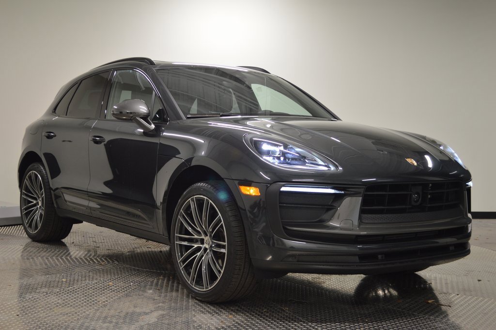 Used 2025 Porsche Macan image 9