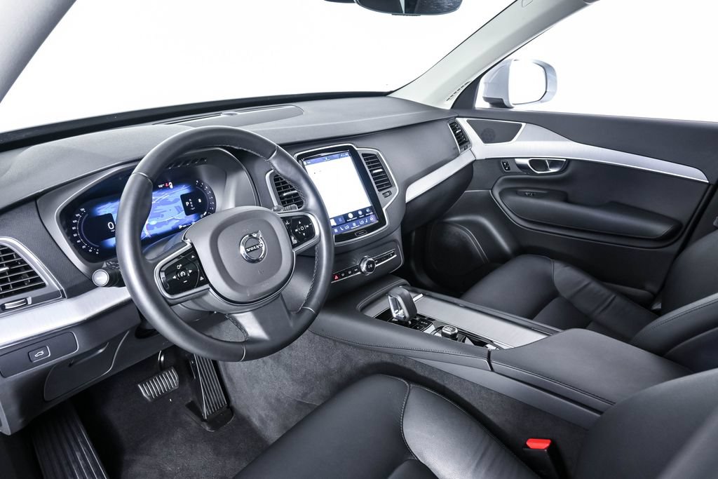 Certified 2025 Volvo XC90 B5 Core AWD/4WD image 6