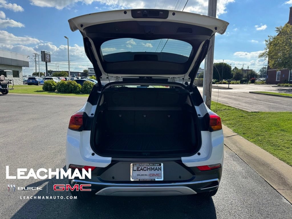 Certified 2022 Buick Encore GX Essence w/ Advanced Technology Package FWD image 8