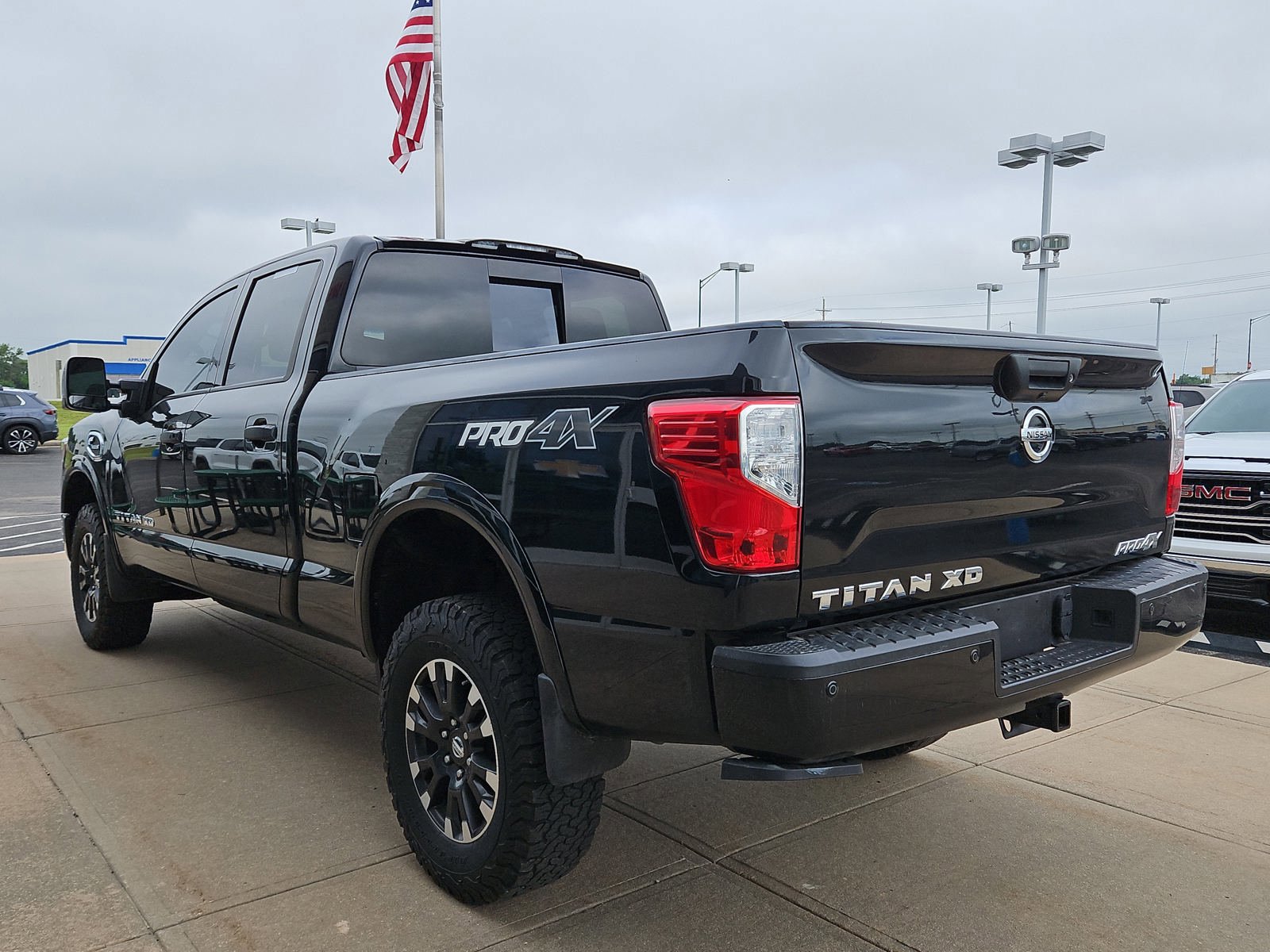 Used 2019 Nissan Titan PRO-4X w/ Pro-4x Convenience Package AWD/4WD image 3