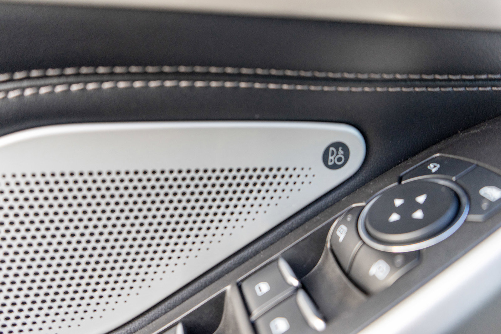 Used 2023 Ford Explorer Limited w/ Hybrid Equipment Group 310A image 16