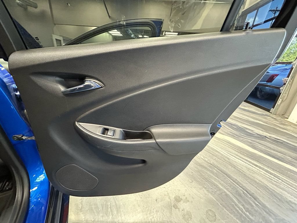 Used 2017 Chevrolet Volt LT w/ Comfort Package FWD image 40