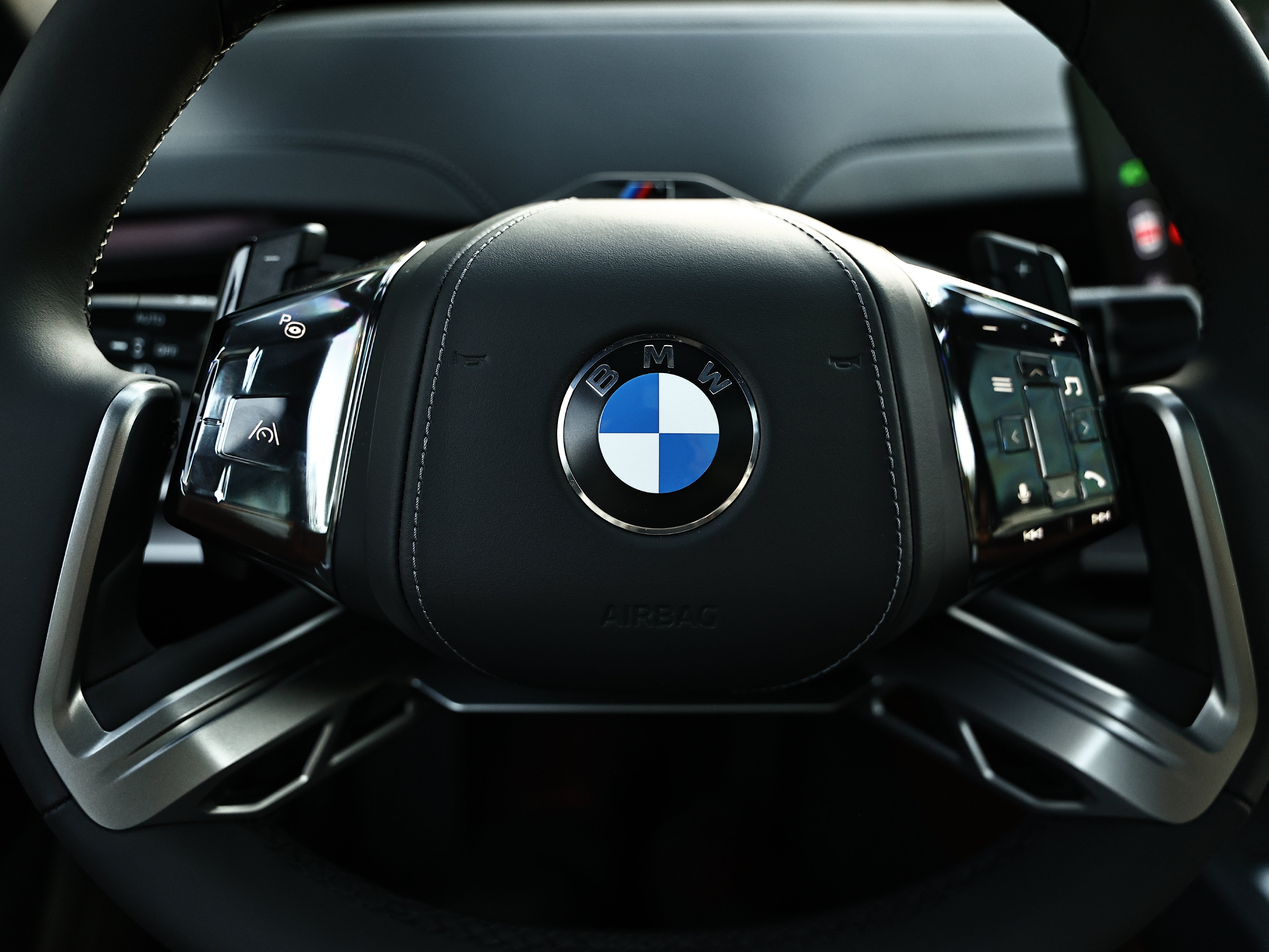 New 2027 BMW 740i w/ Executive Package RWD image 39