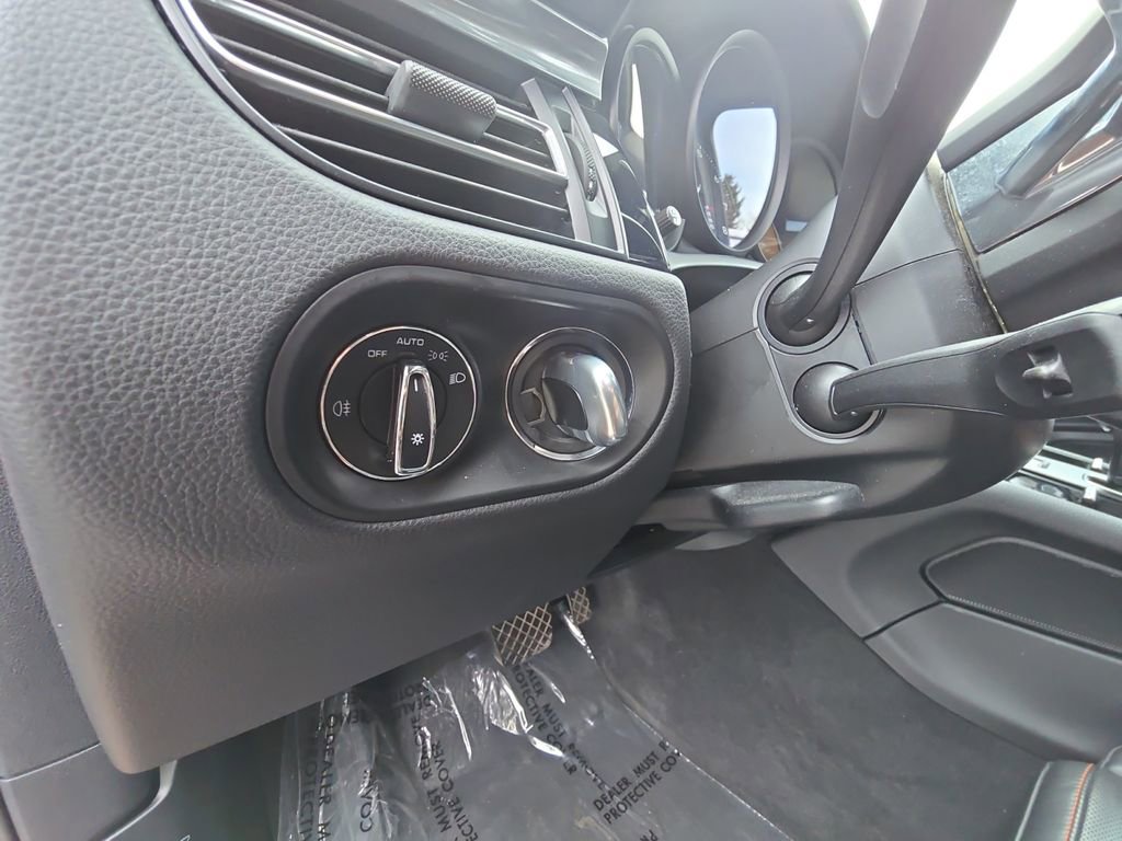 Used 2023 Porsche Macan image 23
