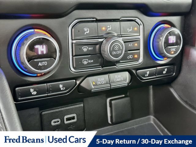 Used 2023 Chevrolet Suburban LT w/ LT Signature Plus Package AWD/4WD image 23