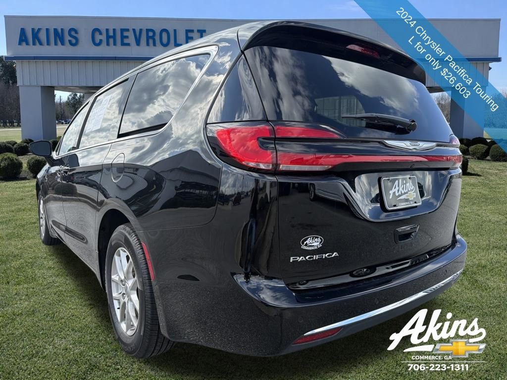 Used 2024 Chrysler Pacifica Touring-L image 8