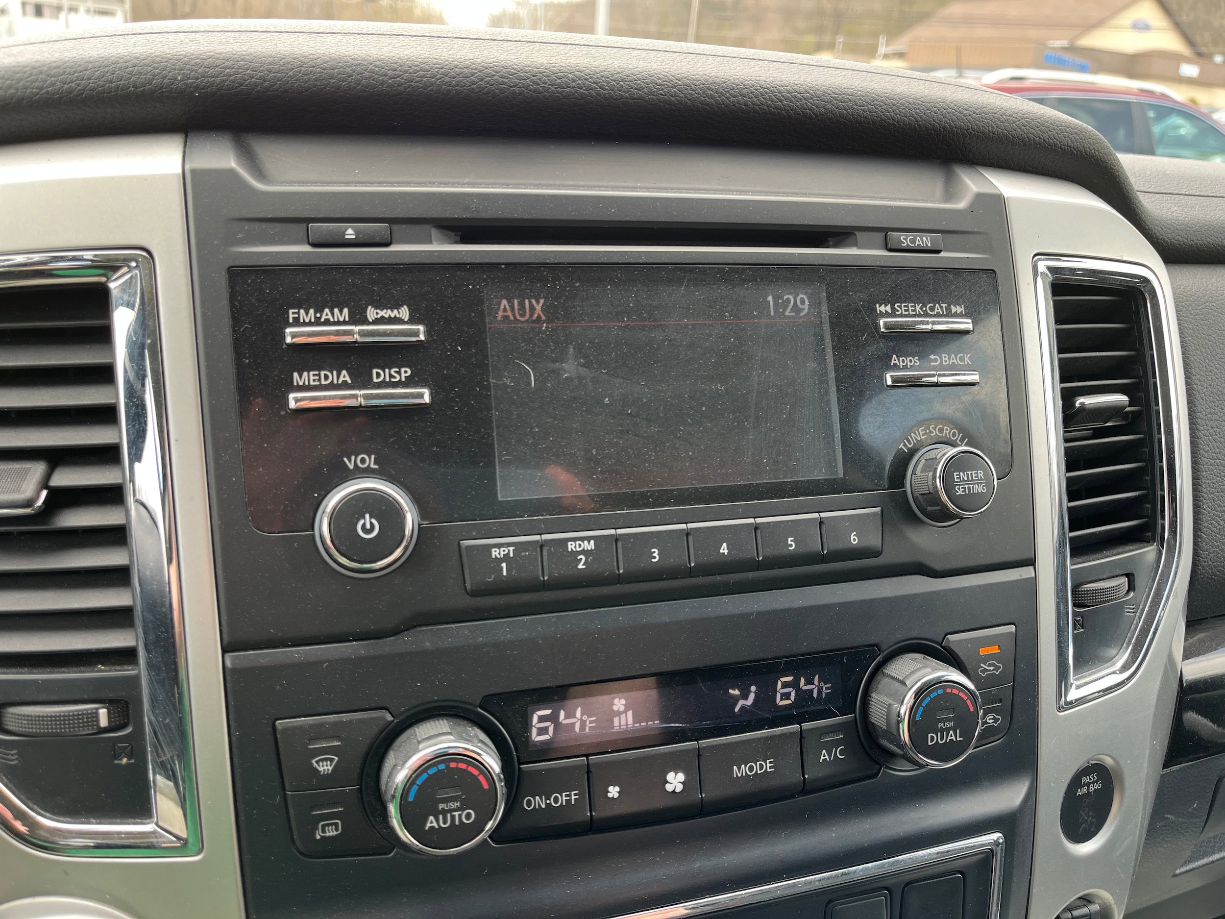 Used 2017 Nissan Titan SV AWD/4WD image 28