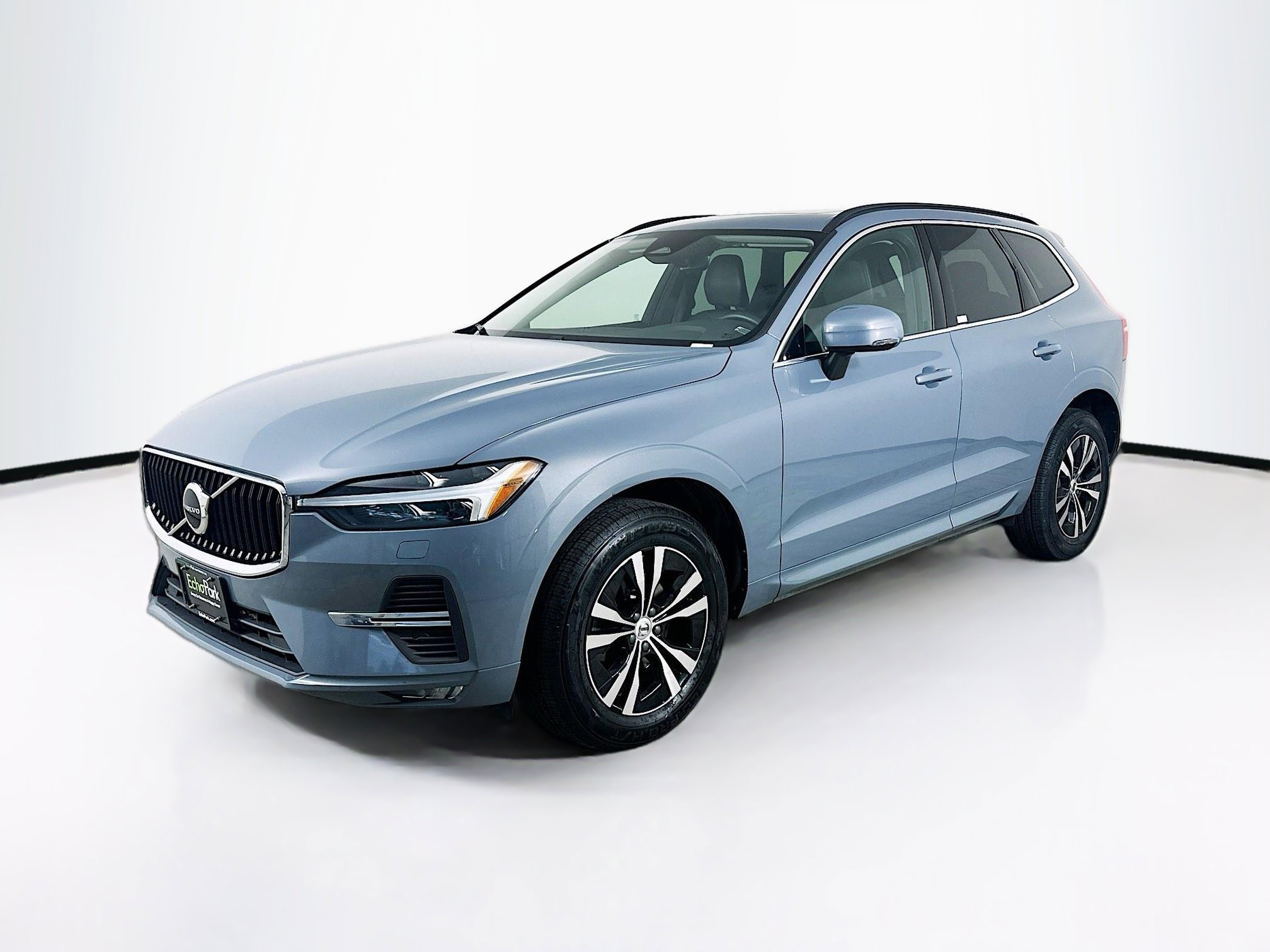 Used 2023 Volvo XC60 B5 Core AWD/4WD image 3
