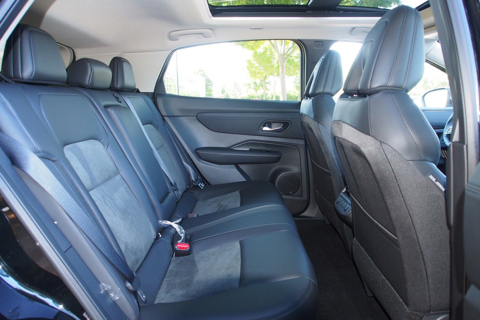 New 2025 Nissan Ariya EVOLVE+ image 13